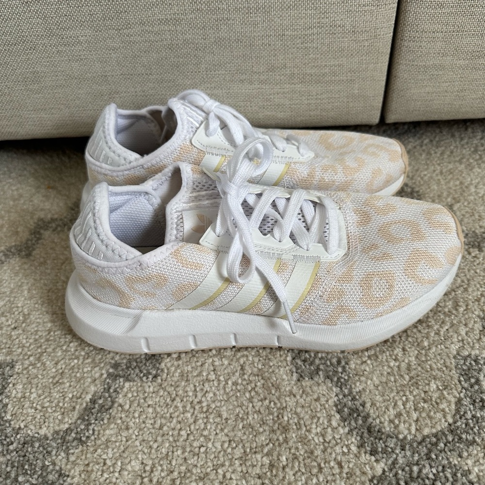 Adidas Sneakers Cheetah Pattern - size 7